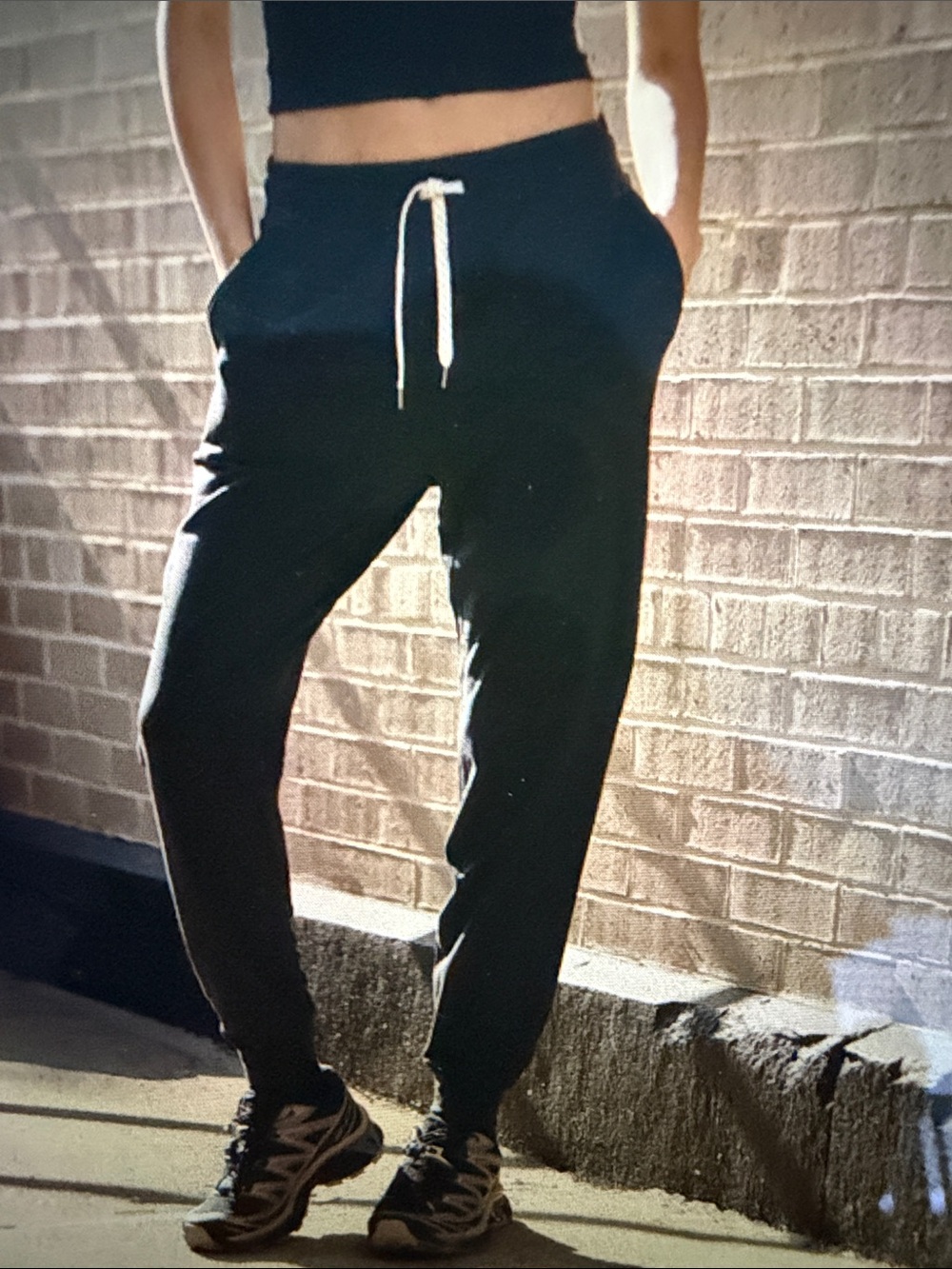 Vuori Brown women,s “performance Jogger”